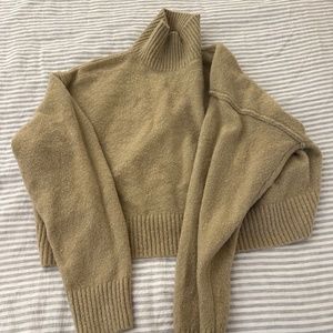 Dissh camel brown turtleneck size XL